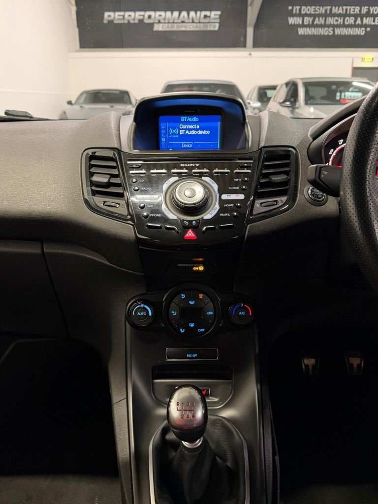 Used Ford Fiesta 2014 for sale - 76772650: Photo 25