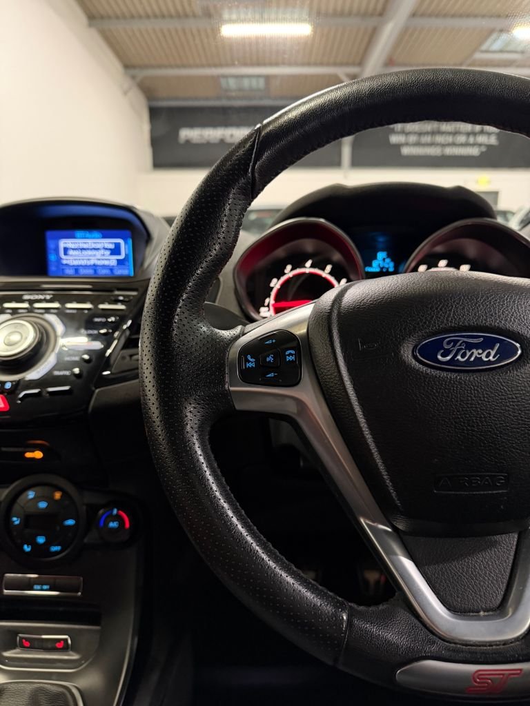 Used Ford Fiesta 2014 for sale - 76772650: Photo 28