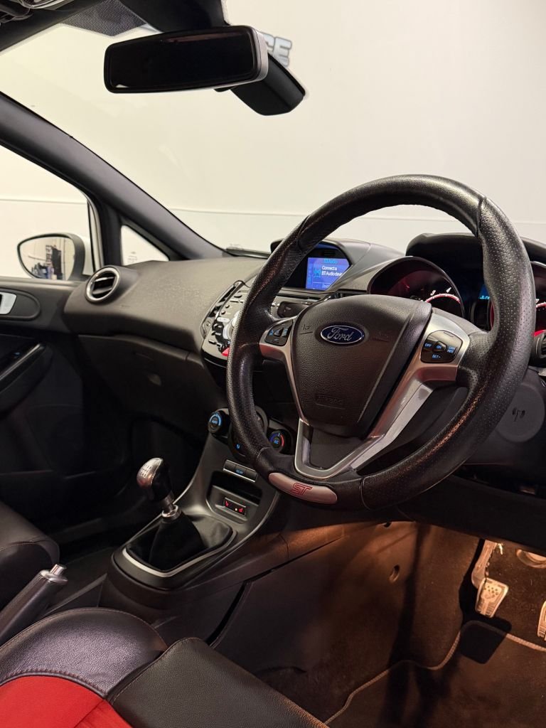 Used Ford Fiesta 2014 for sale - 76772650: Photo 32