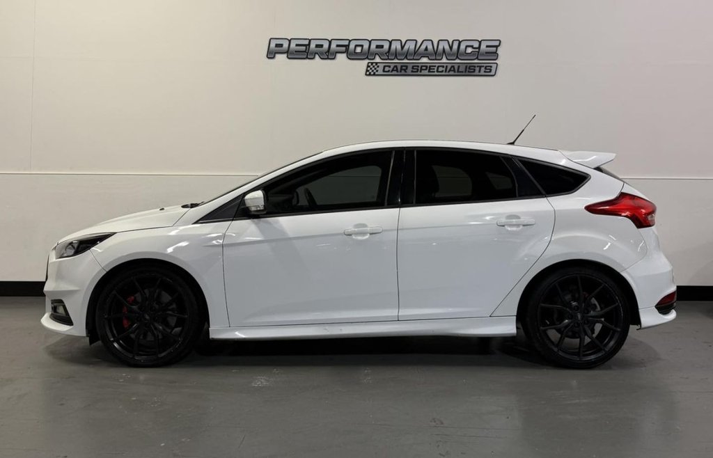 Used Ford Focus 2016 for sale - 76772660: Photo 2