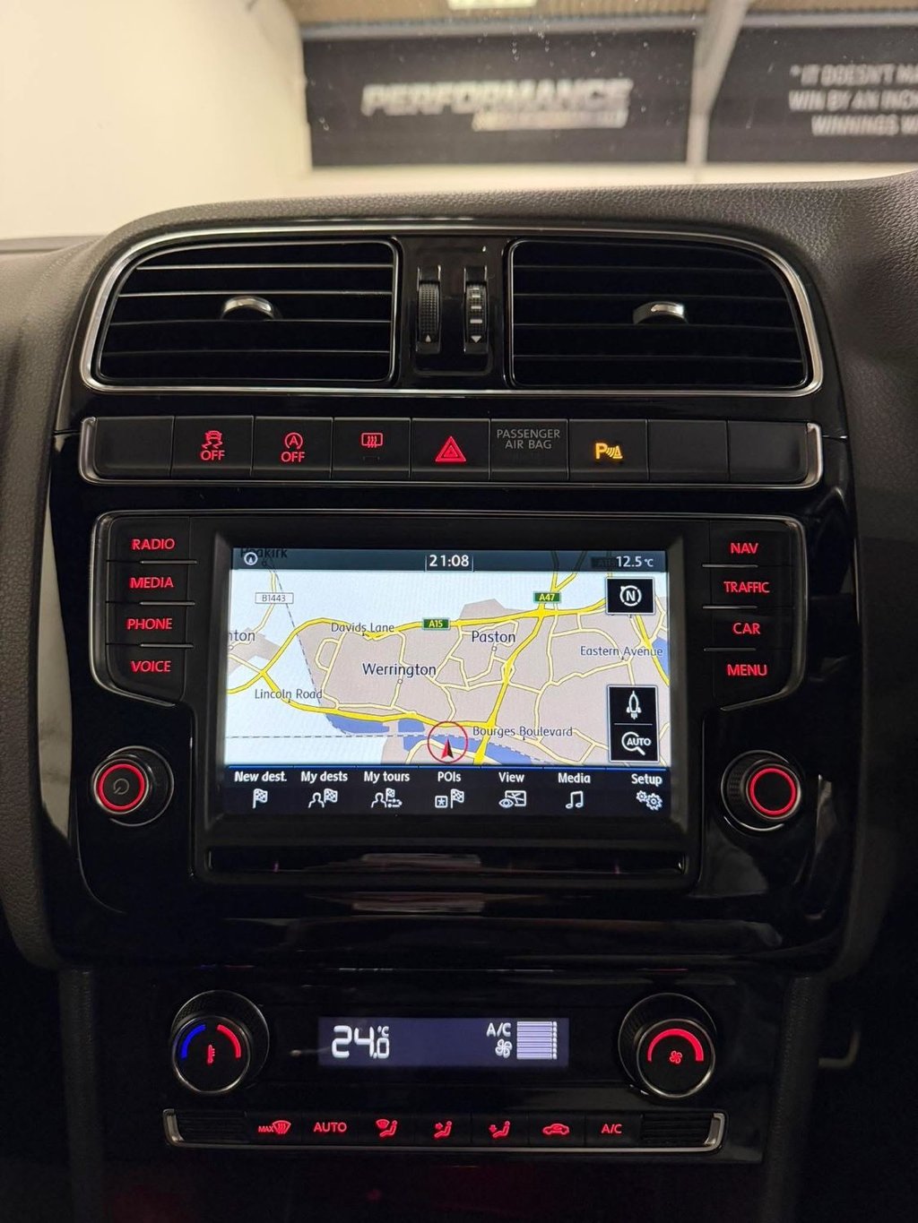 Used Volkswagen Polo 2015 for sale - 76900241: Photo 28