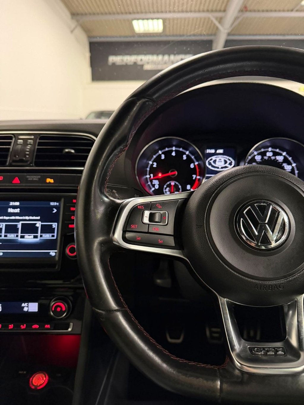 Used Volkswagen Polo 2015 for sale - 76900241: Photo 30