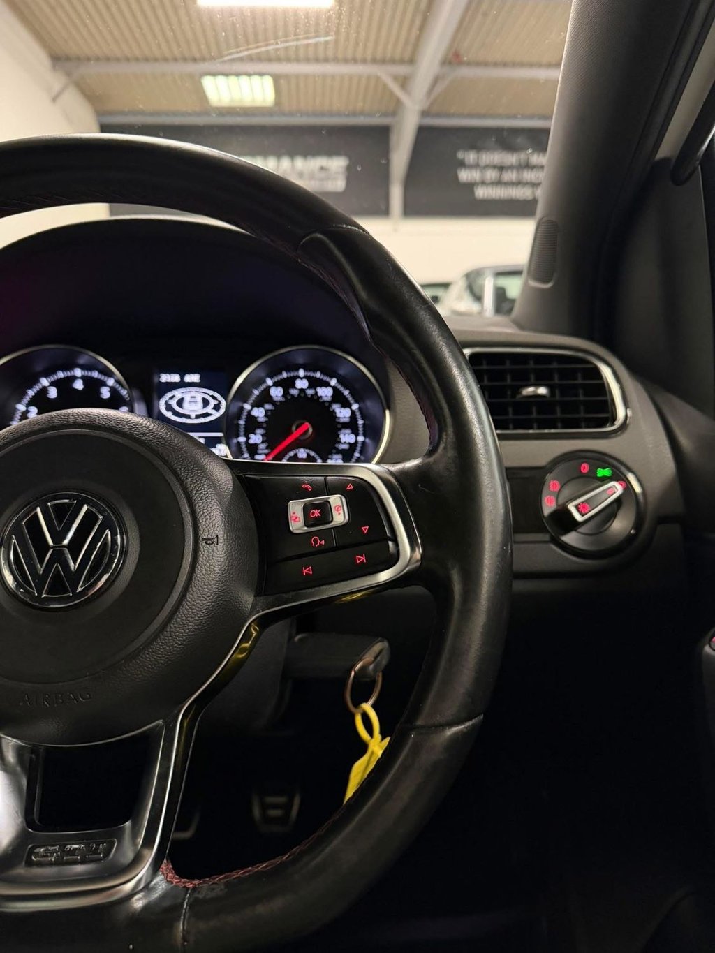 Used Volkswagen Polo 2015 for sale - 76900241: Photo 31