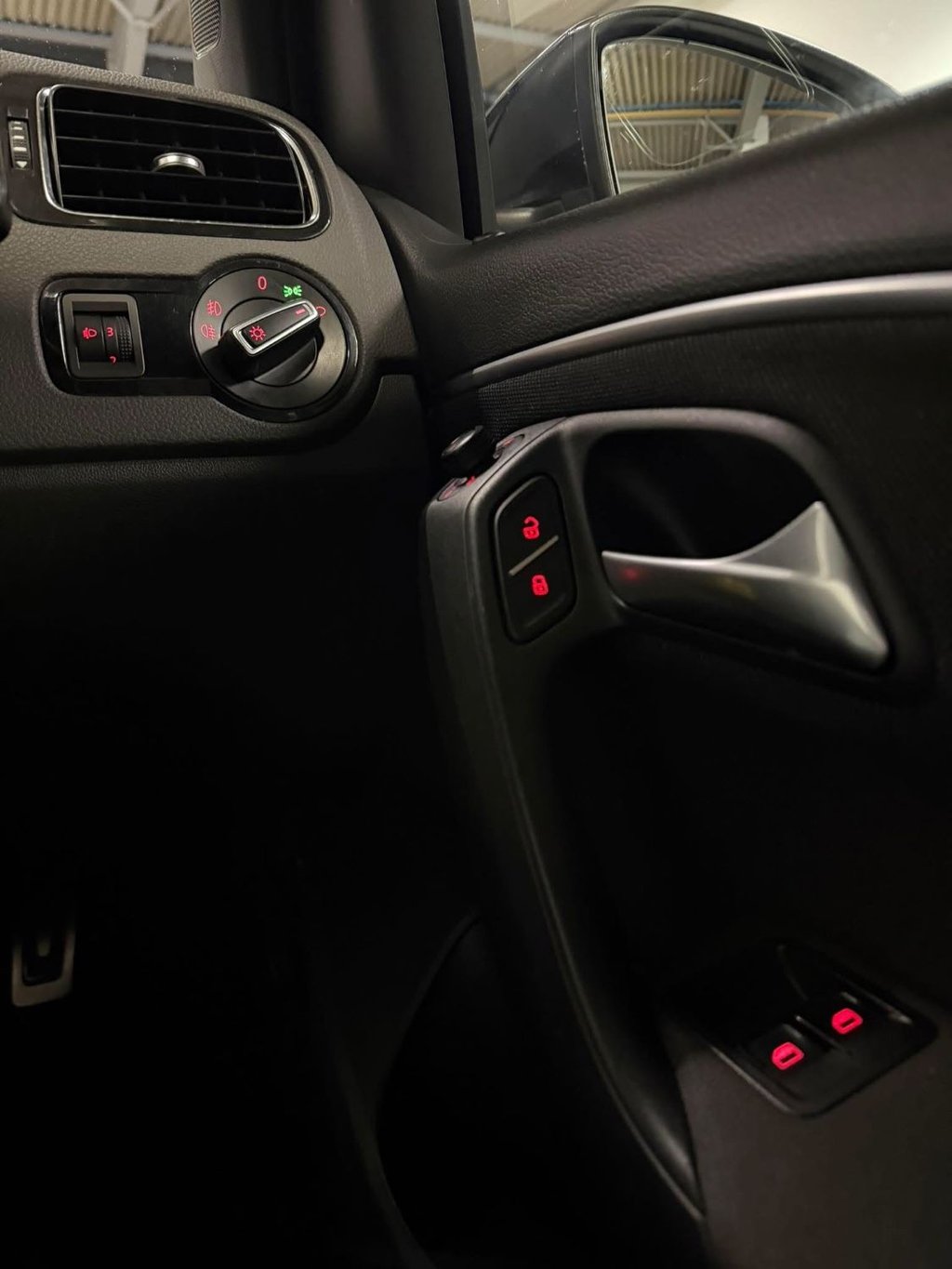 Used Volkswagen Polo 2015 for sale - 76900241: Photo 32