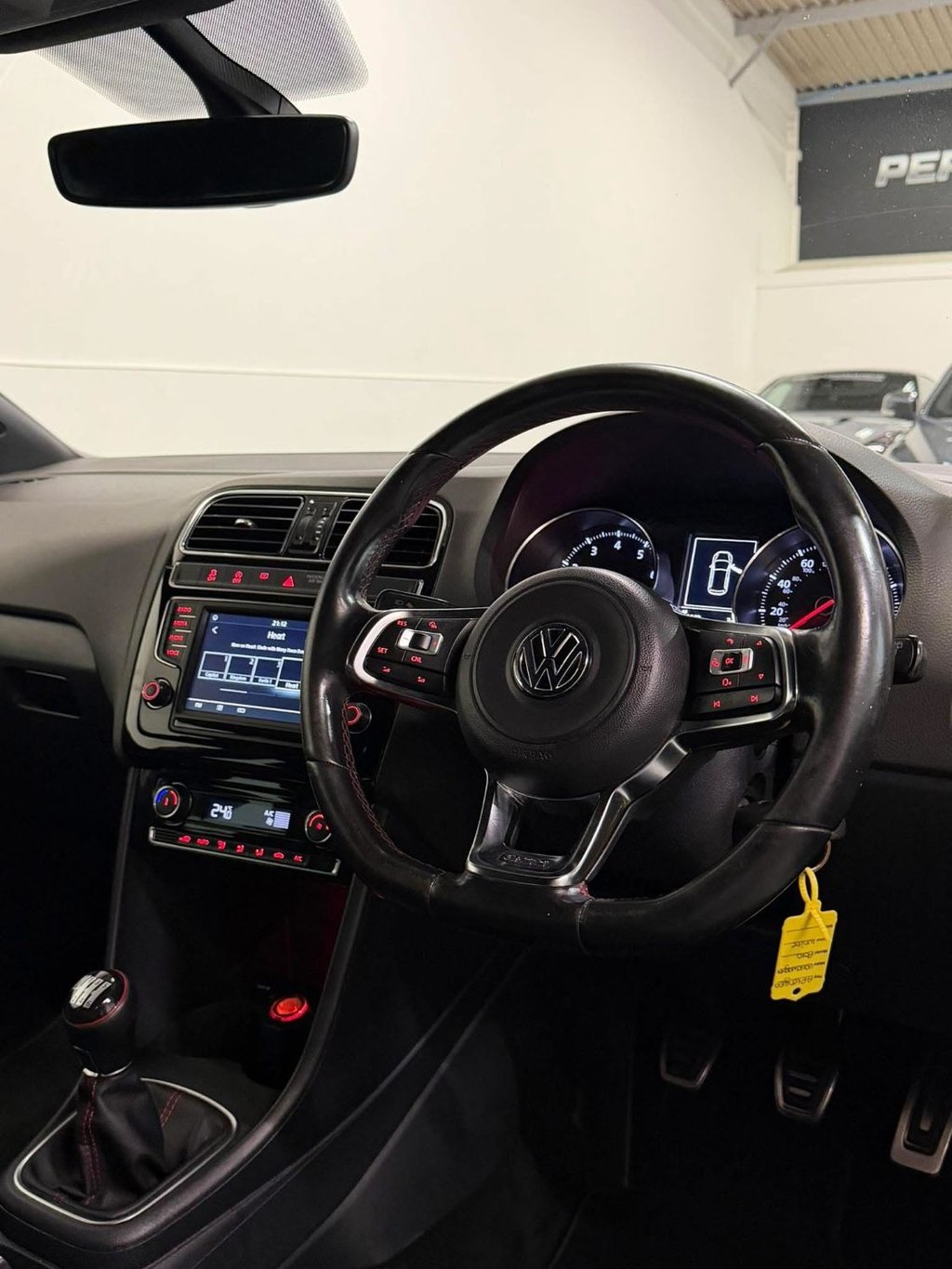 Used Volkswagen Polo 2015 for sale - 76900241: Photo 33