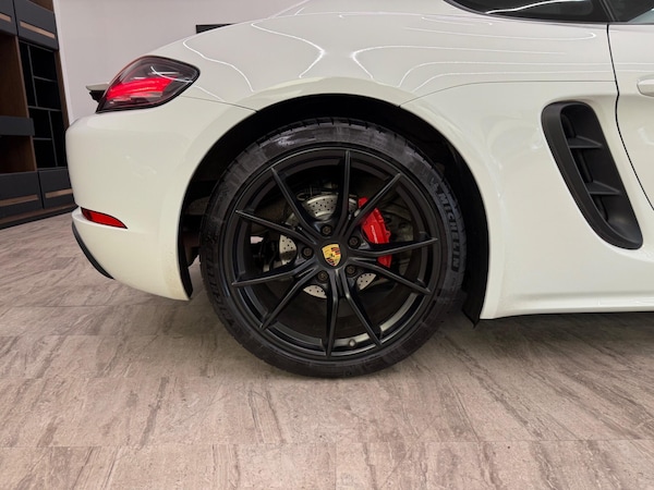 Used Porsche 718 Cayman 2017 for sale - 76084564: Photo 9