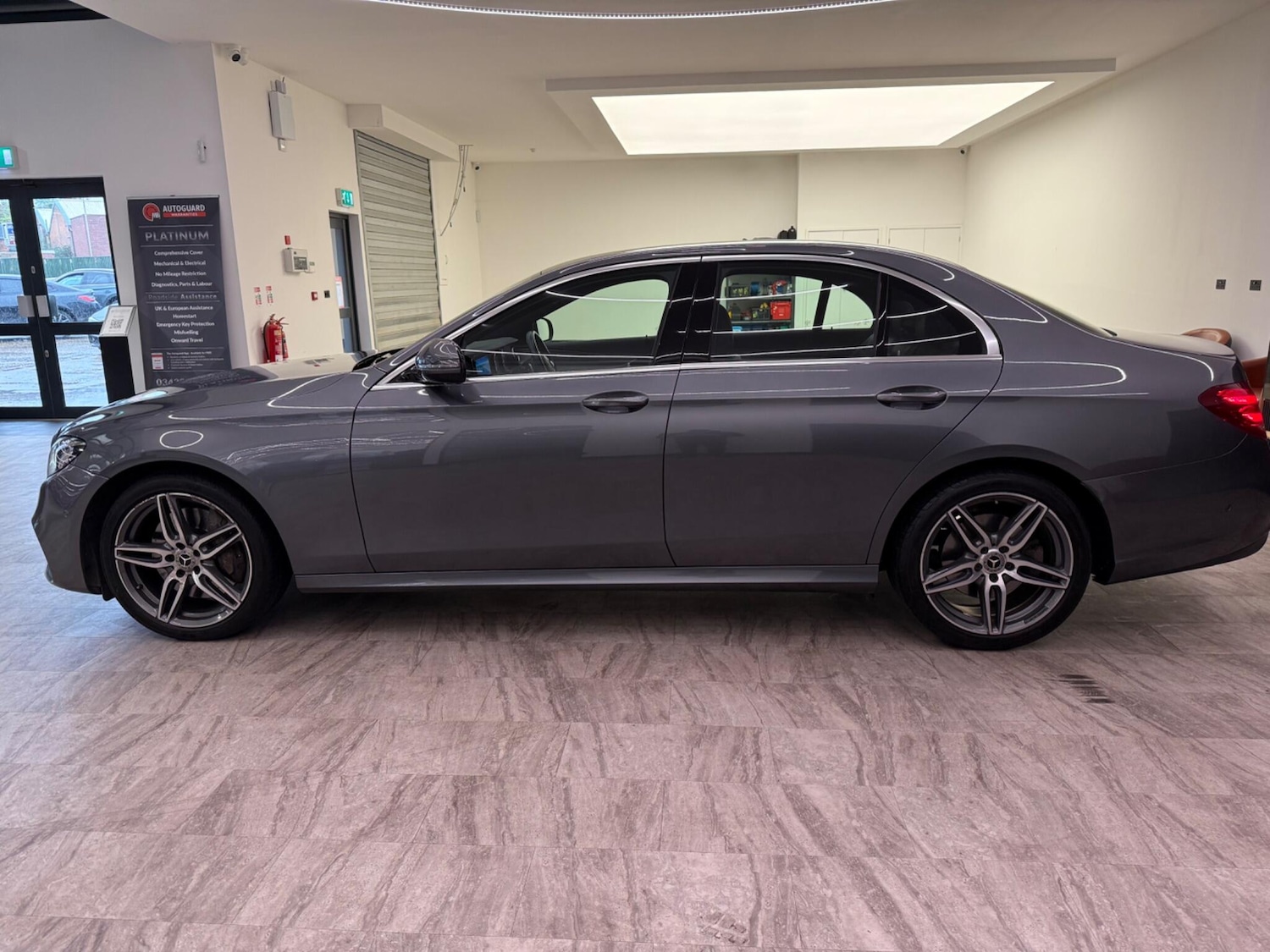 Used Mercedes-Benz E-Class 2017 for sale - 76158912: Photo 4