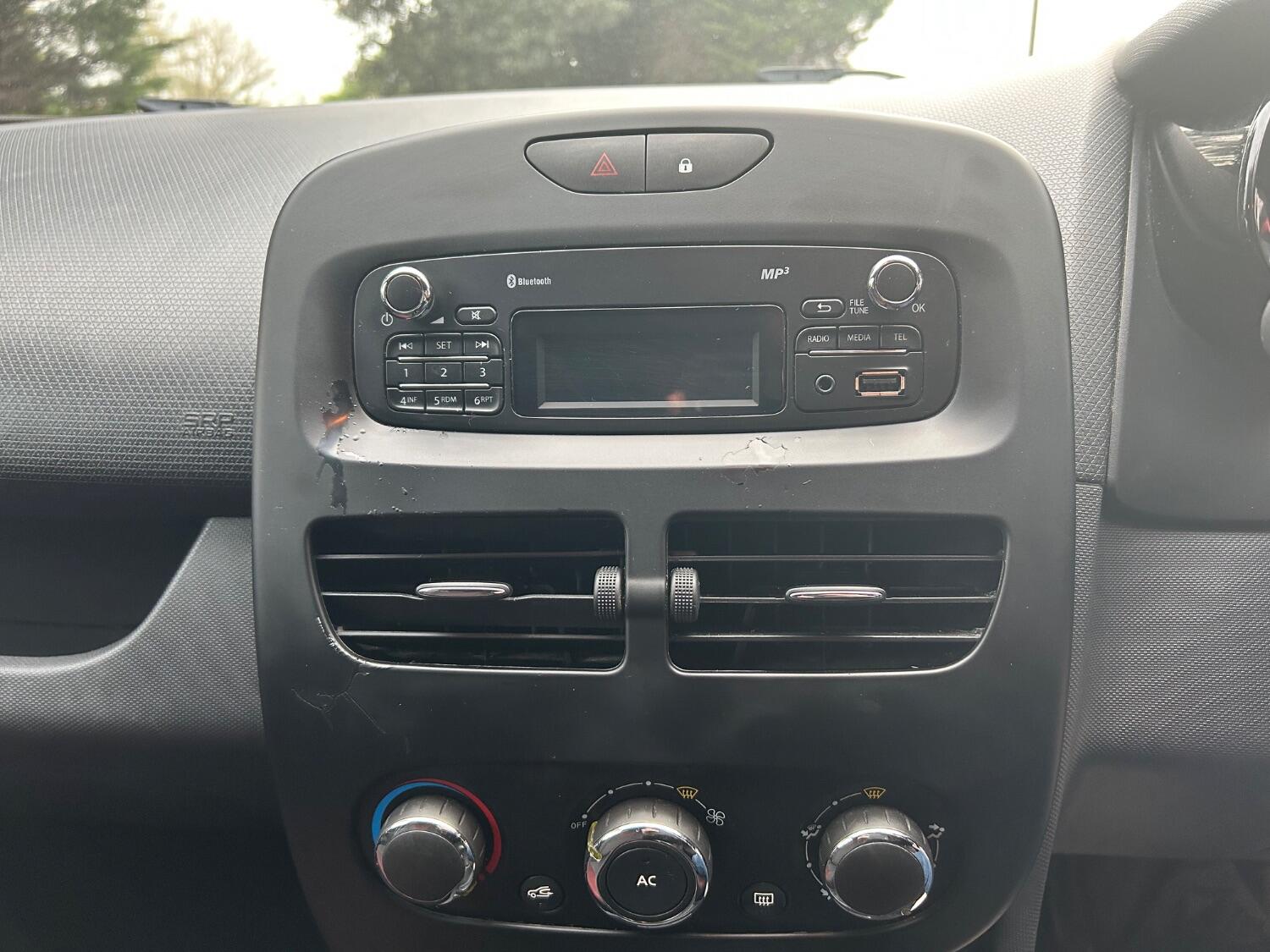 Used Renault Clio 2013 for sale - 76605965: Photo 11