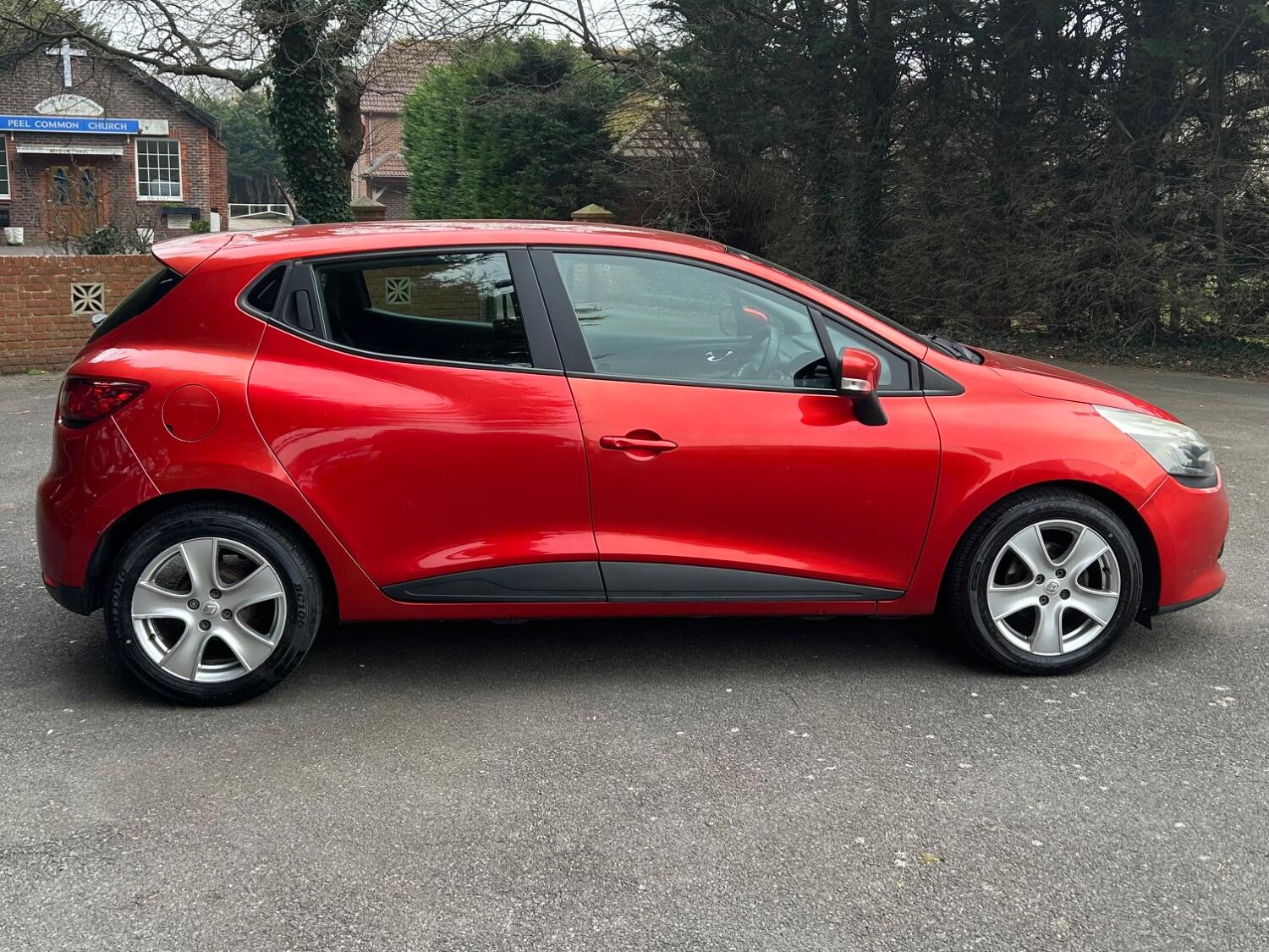 Used Renault Clio 2013 for sale - 76605965: Photo 2