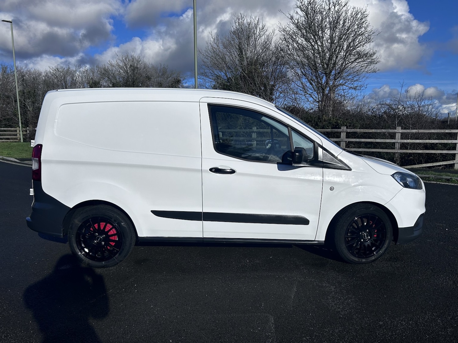 Used Ford Transit Courier 2018 for sale - 77357270: Photo 2
