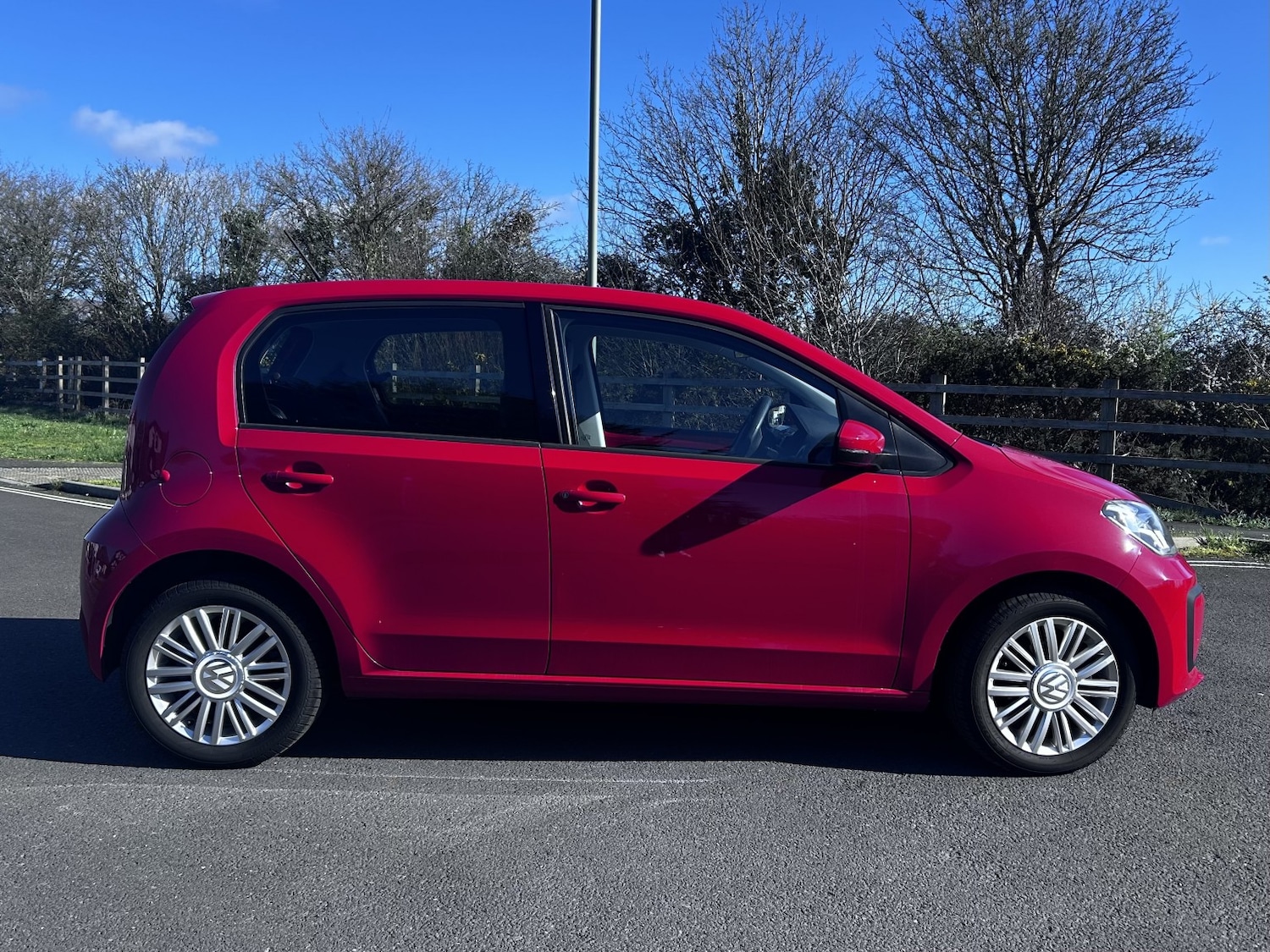 Used Volkswagen up! 2019 for sale - 77881081: Photo 2
