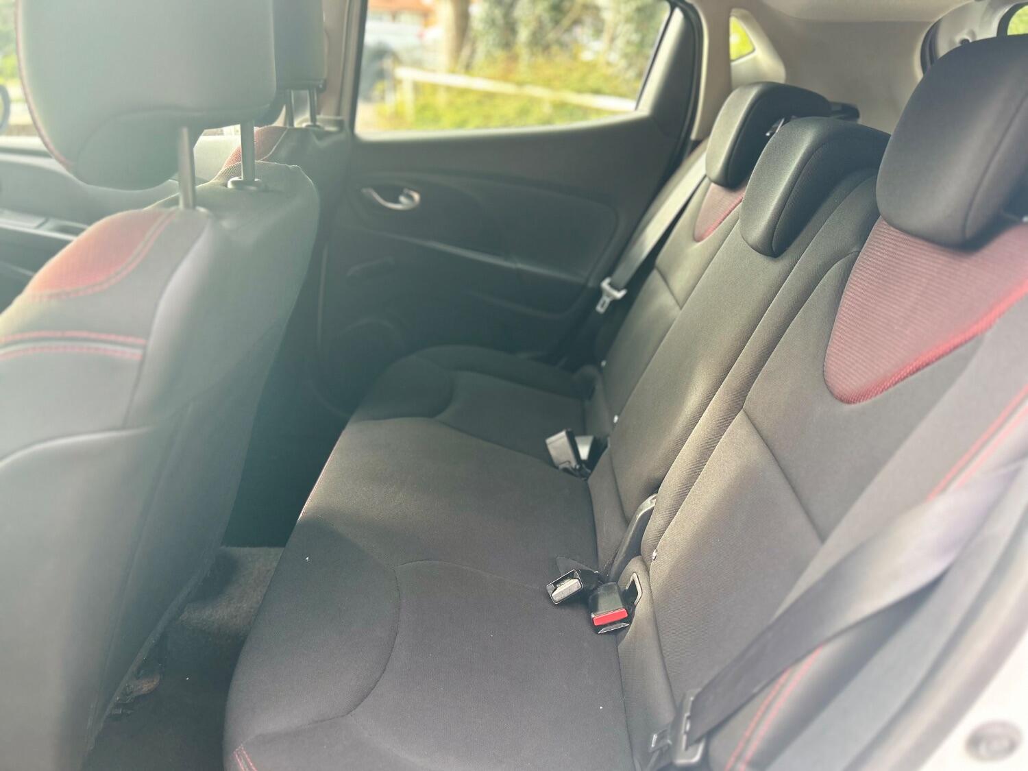 Used Renault Clio 2015 for sale - 76430965: Photo 11