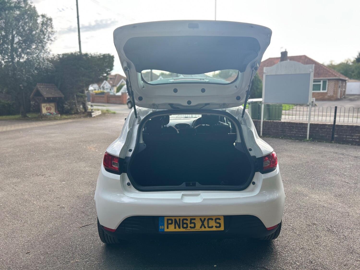 Used Renault Clio 2015 for sale - 76430965: Photo 18