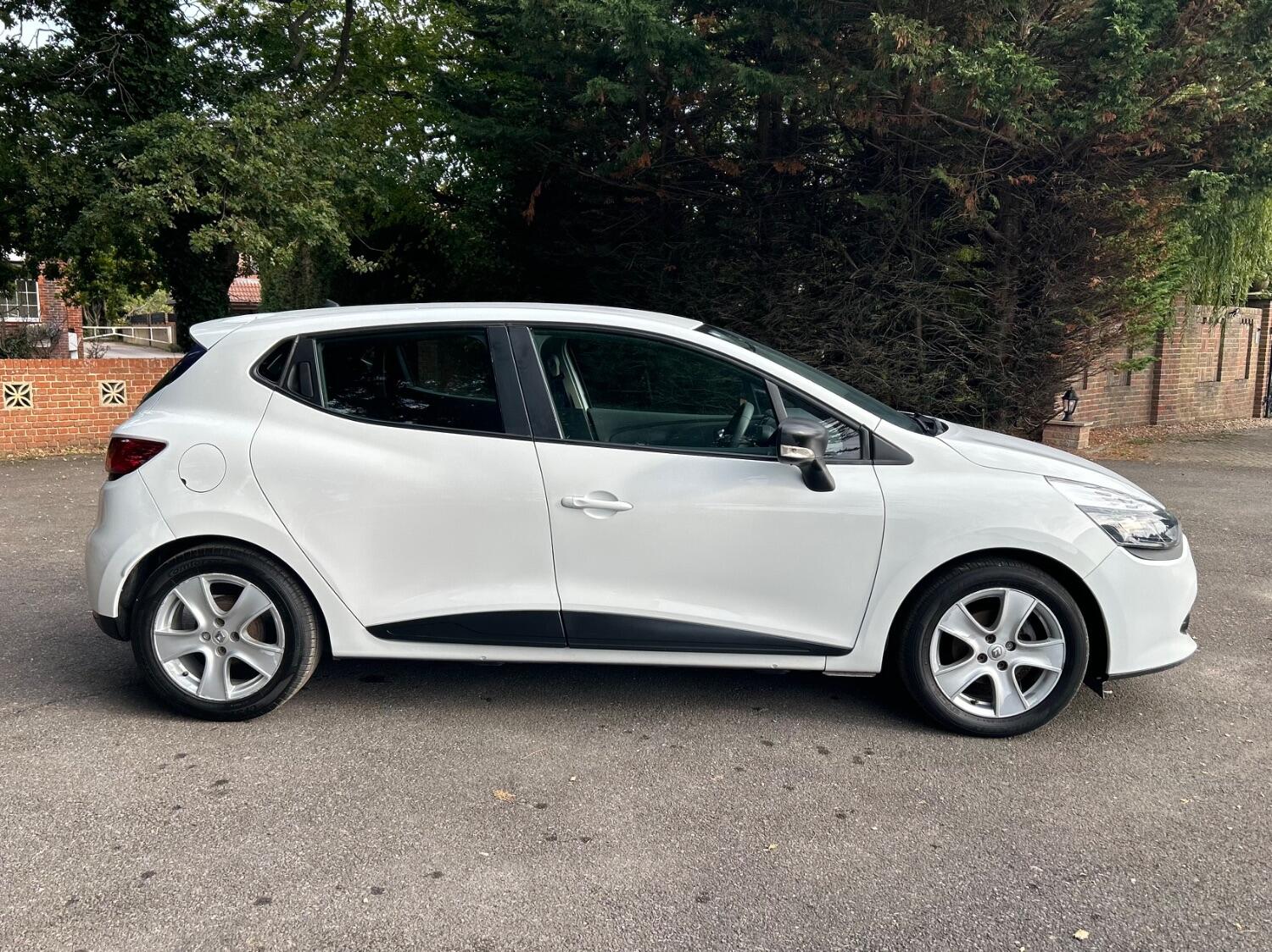 Used Renault Clio 2015 for sale - 76430965: Photo 4