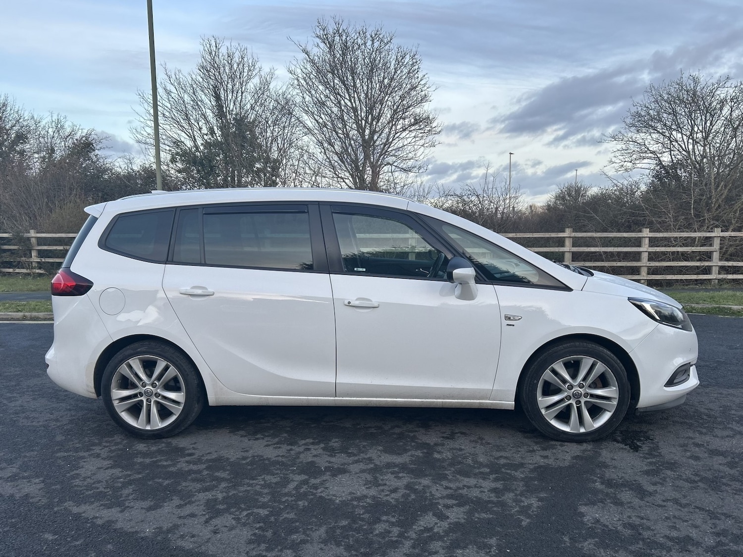Used Vauxhall Zafira 2017 for sale - 77129488: Photo 2