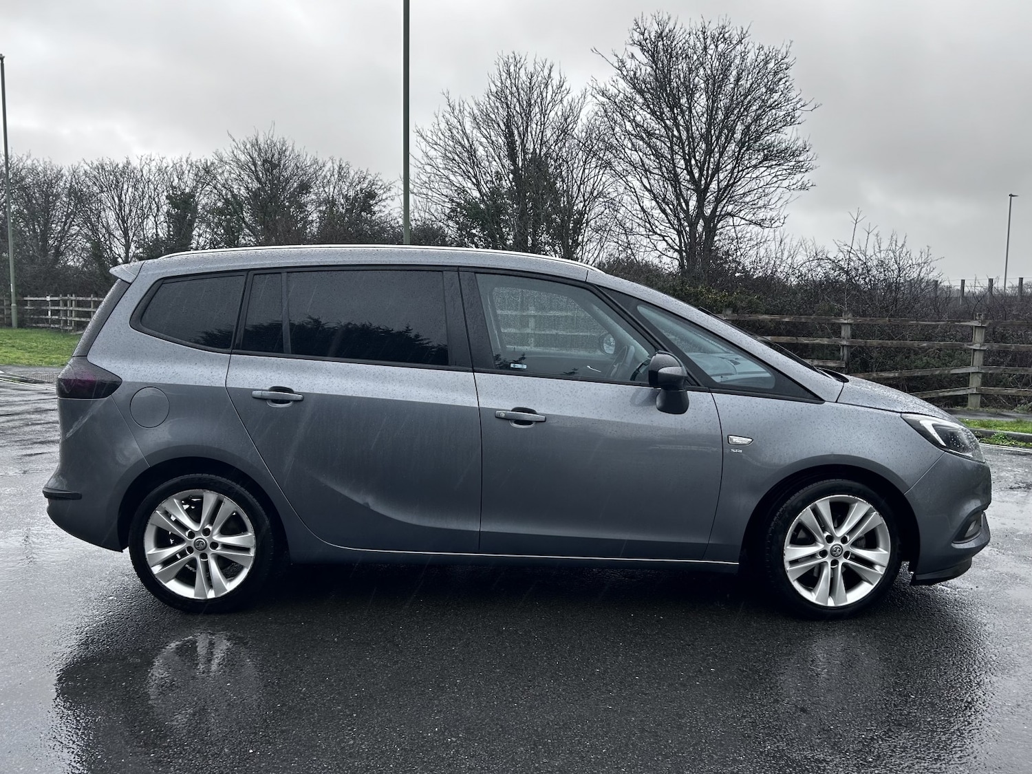 Used Vauxhall Zafira 2018 for sale - 77844902: Photo 2