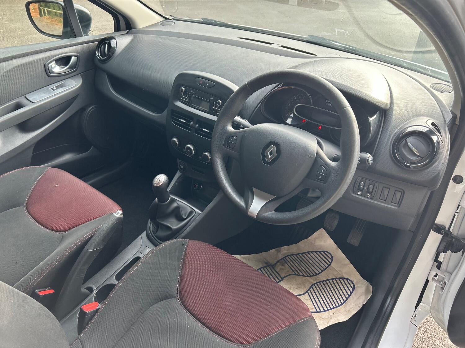Used Renault Clio 2015 for sale - 76649847: Photo 10