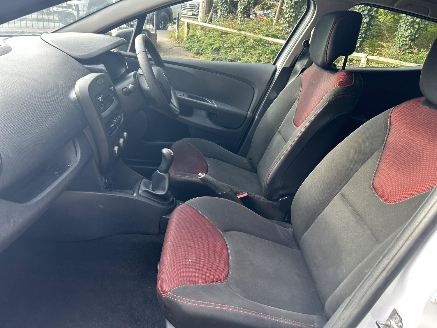 Used Renault Clio 2015 for sale - 76649847: Photo 14