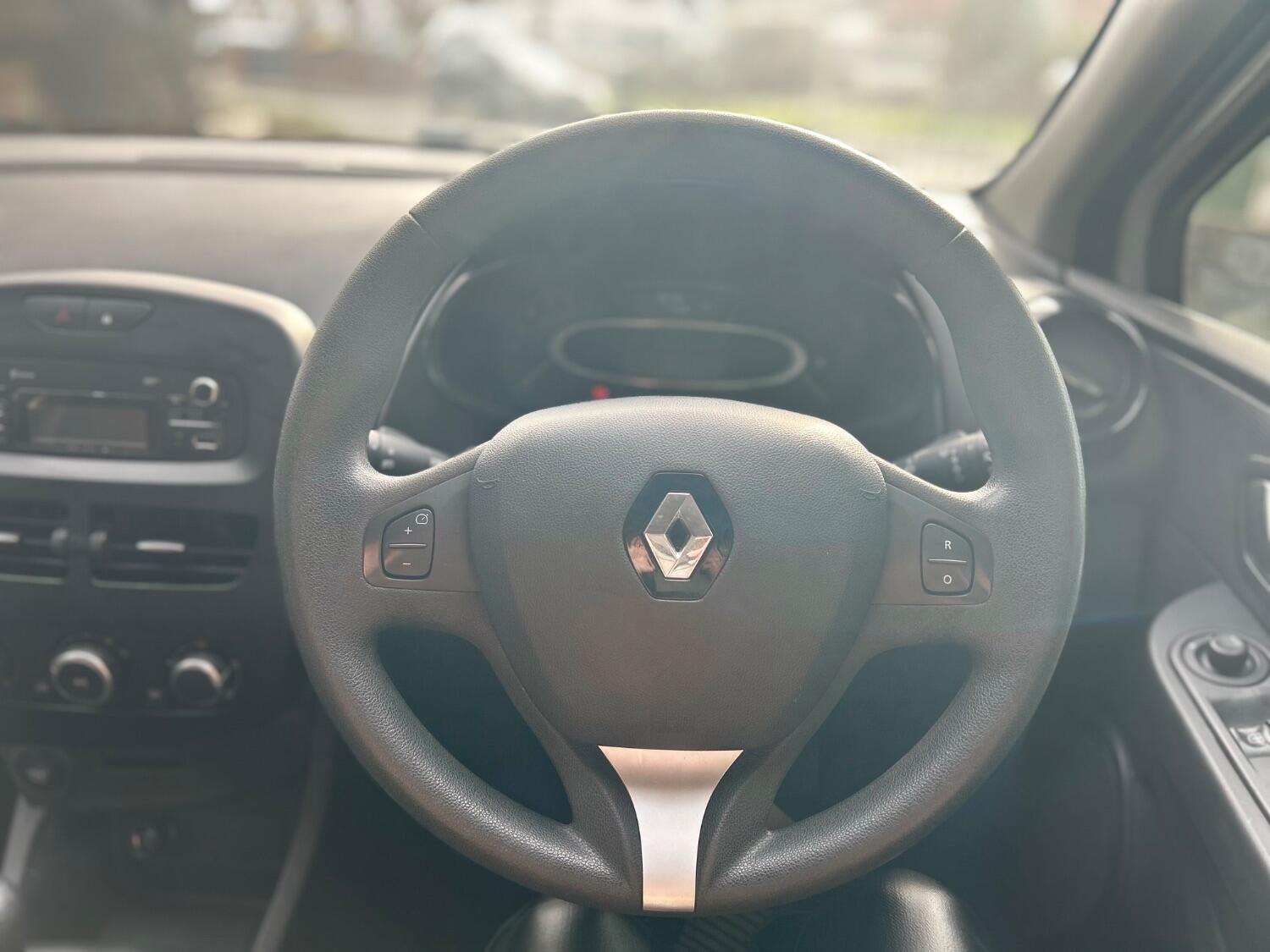 Used Renault Clio 2015 for sale - 76649847: Photo 16