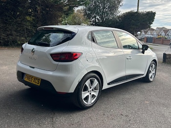 Used Renault Clio 2015 for sale - 76649847: Photo