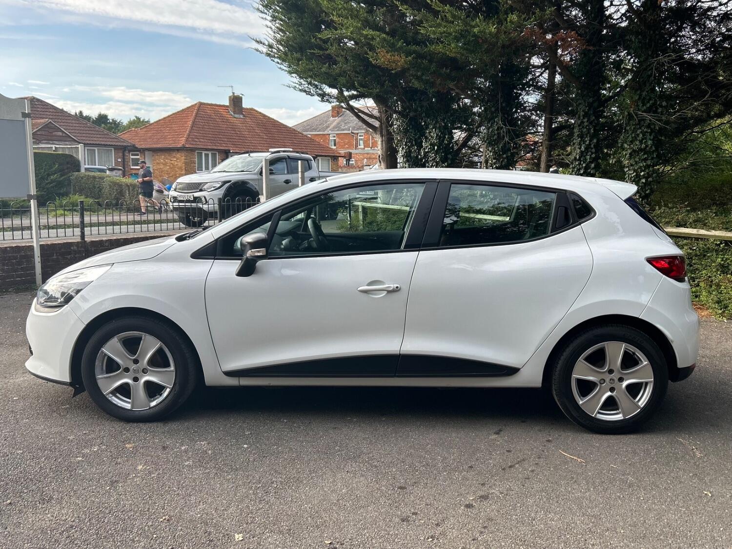 Used Renault Clio 2015 for sale - 76649847: Photo 5