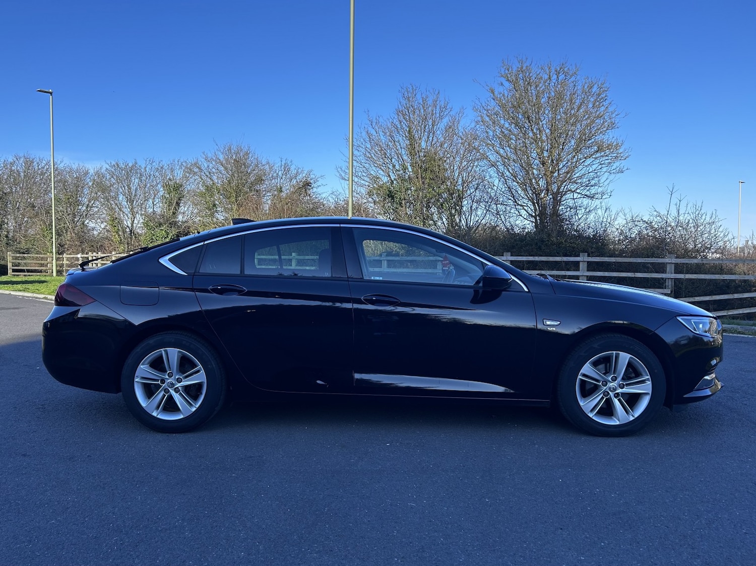 Used Vauxhall Insignia 2017 for sale - 77643796: Photo 2