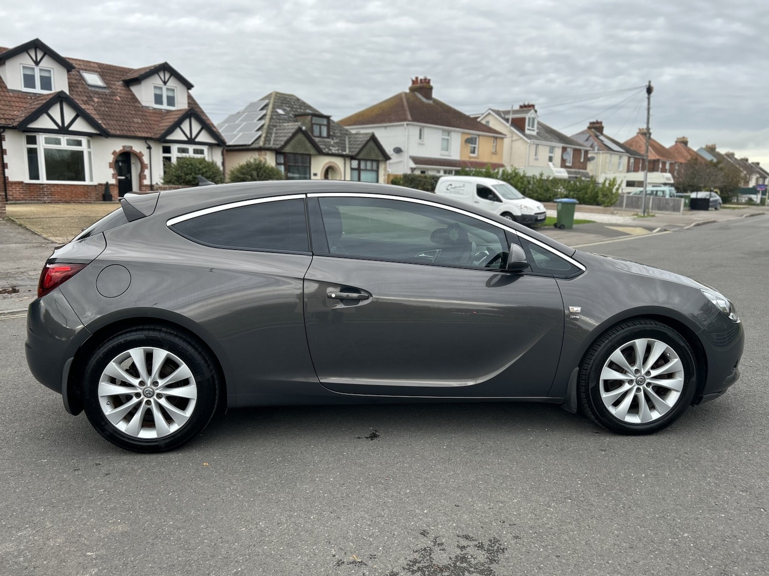 Used Vauxhall Astra GTC 2014 for sale - 76605815: Photo 2