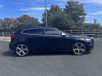 Used Volvo V40 2015 for sale - 79469489: Photo
