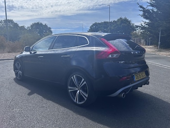 Used Volvo V40 2015 for sale - 79469489: Photo