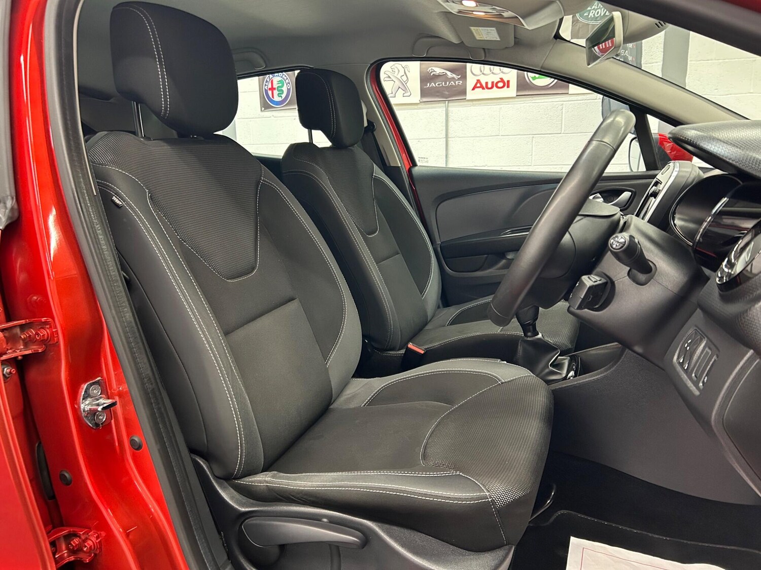 Used Renault Clio 2018 for sale - 77633518: Photo 12