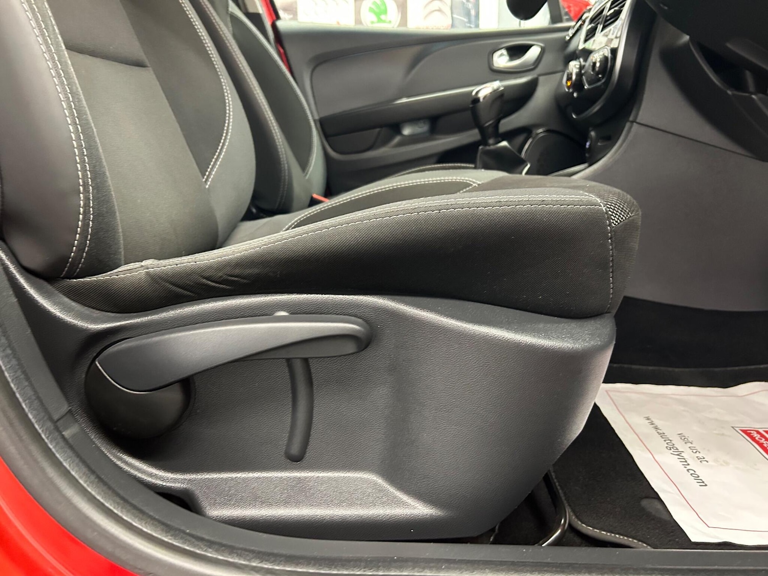 Used Renault Clio 2018 for sale - 77633518: Photo 30