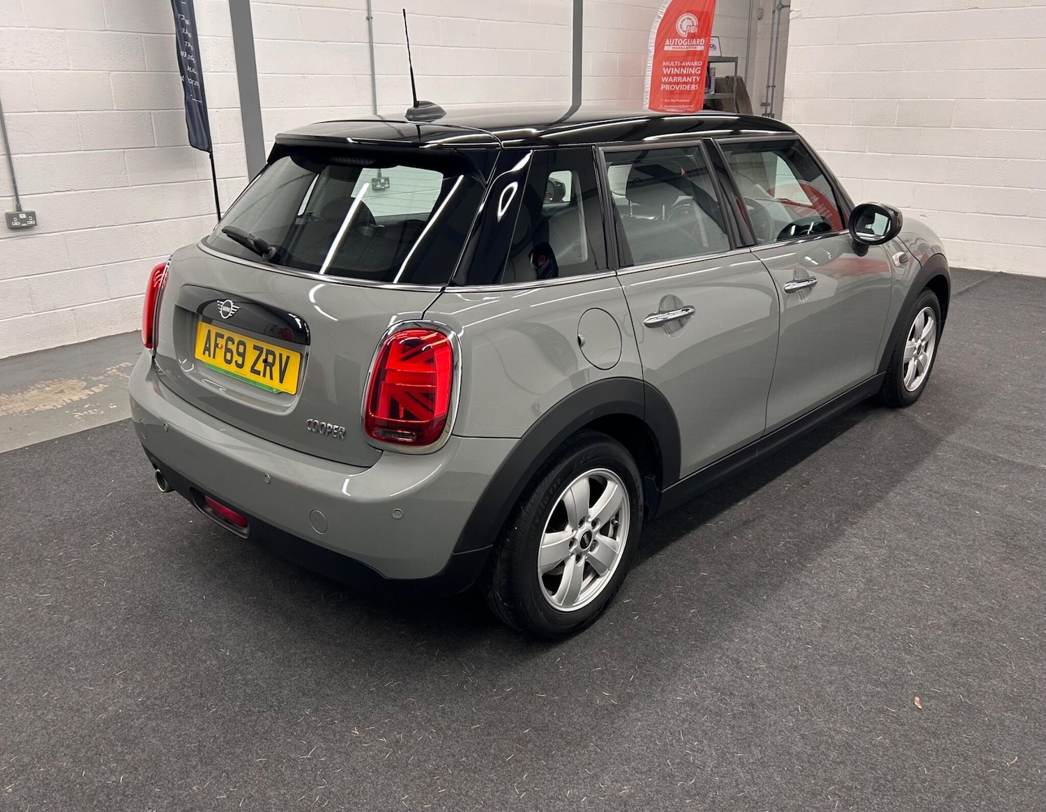 Used MINI Hatch 2019 for sale - 76976777: Photo 8