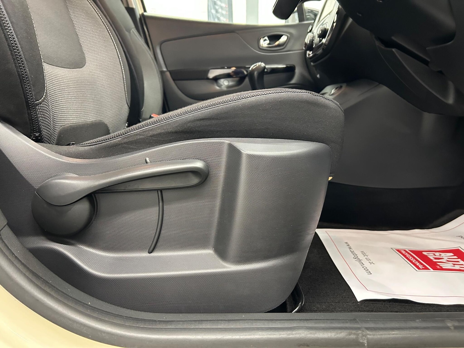 Used Renault Captur 2015 for sale - 77510634: Photo 30