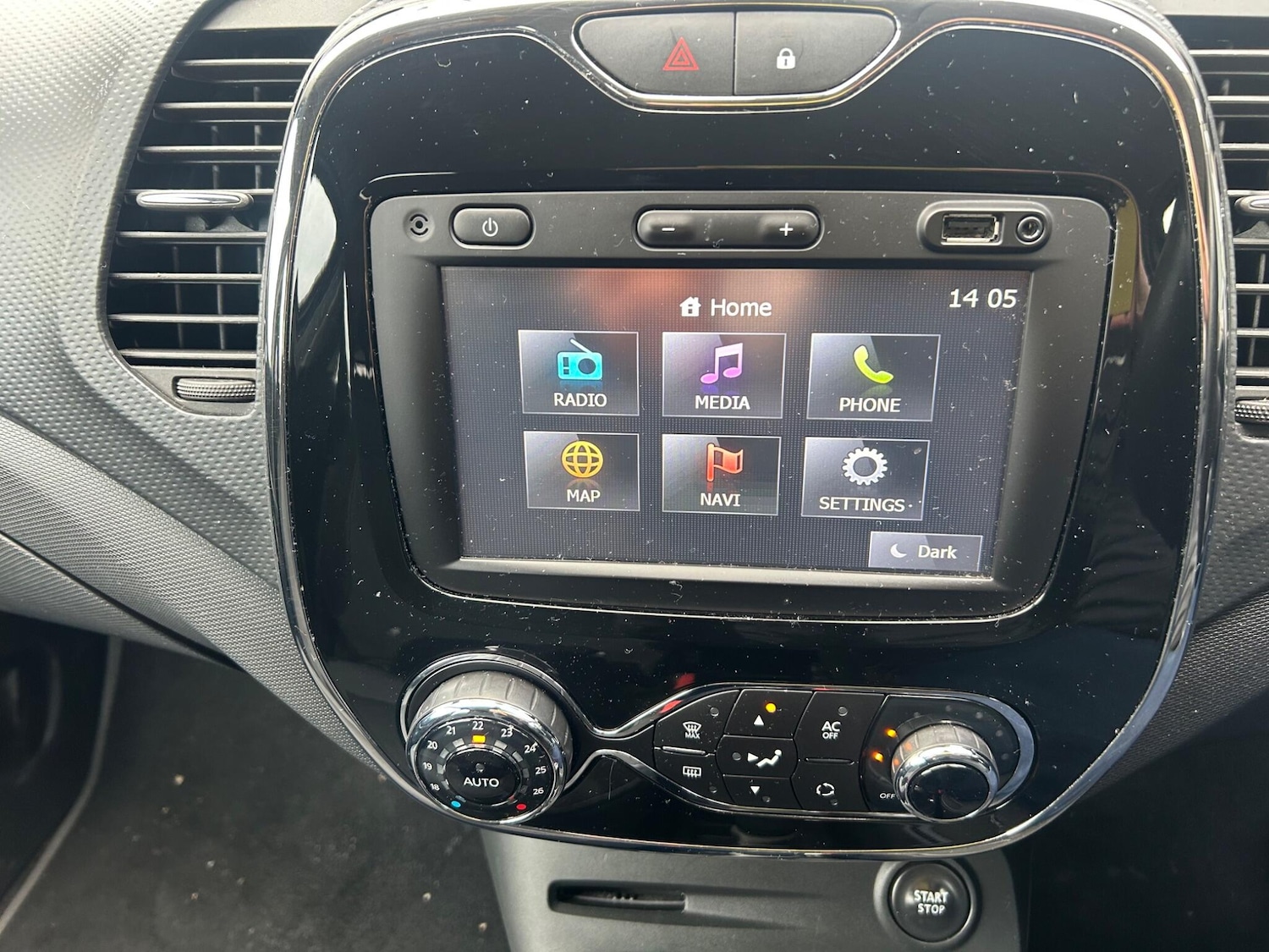 Used Renault Captur 2015 for sale - 77633786: Photo 3