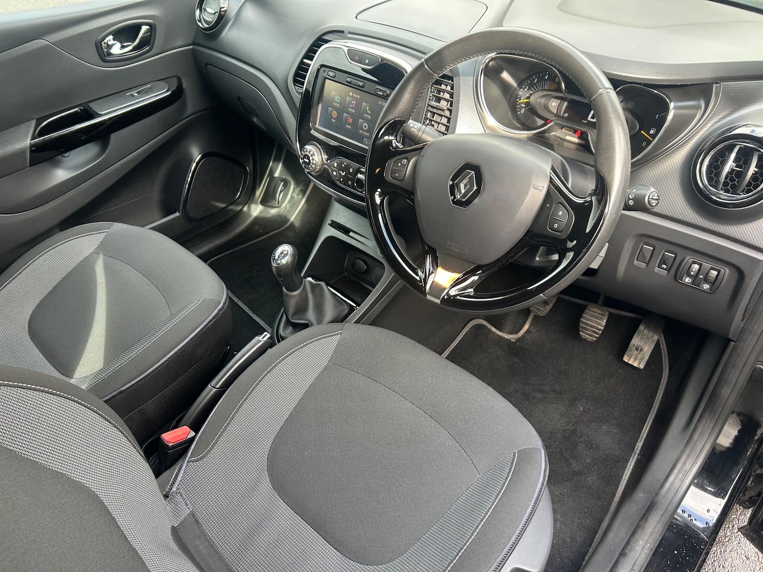 Used Renault Captur 2015 for sale - 77633786: Photo 8