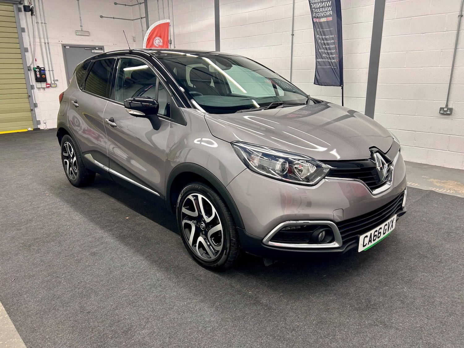 Used Renault Captur 2017 for sale - 76613169: Photo 1