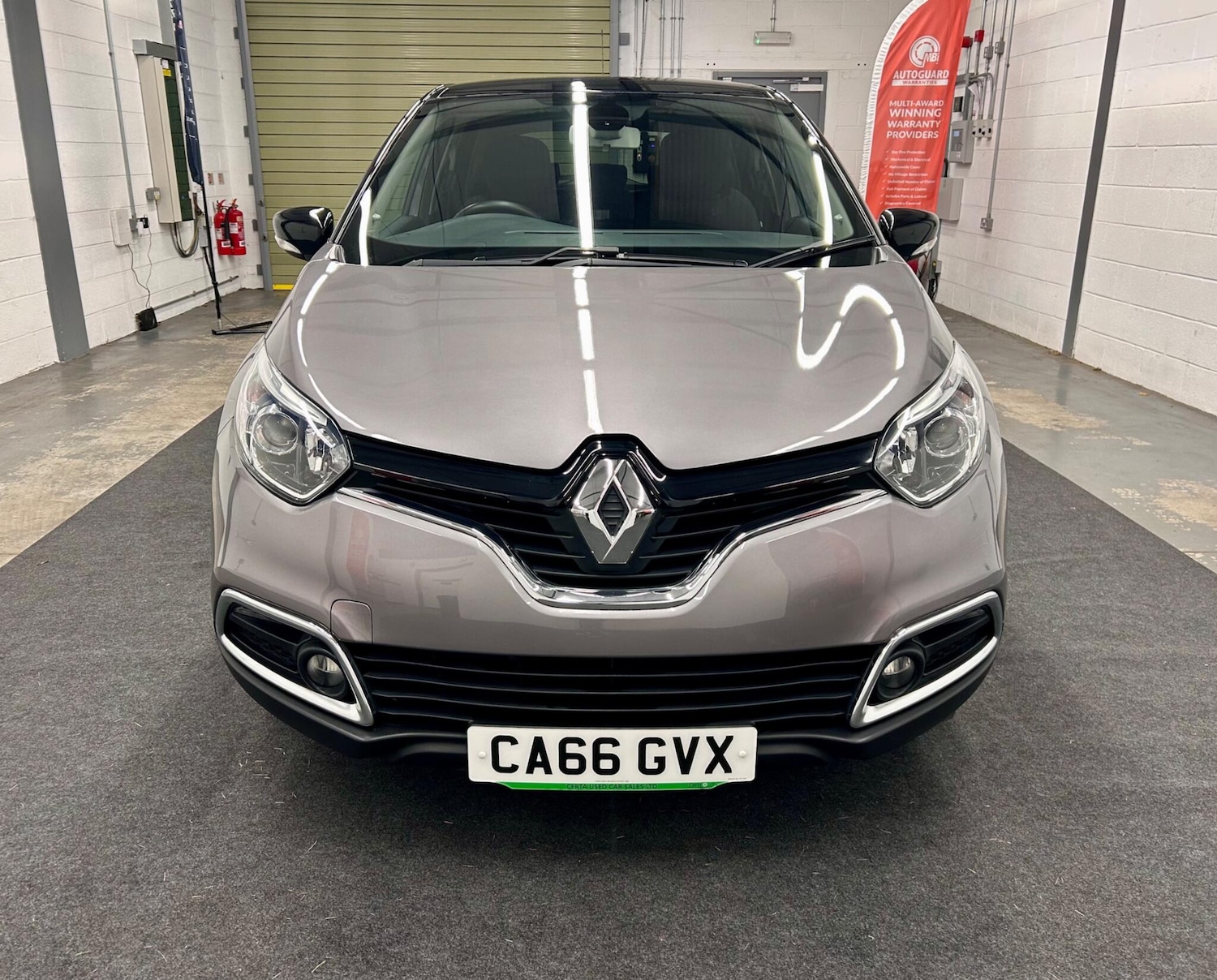 Used Renault Captur 2017 for sale - 76613169: Photo 3