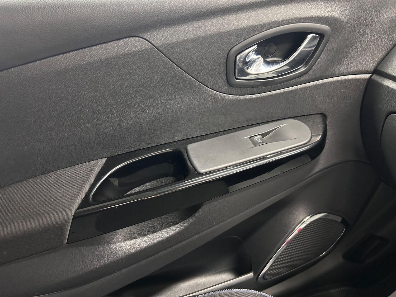 Used Renault Captur 2017 for sale - 76613169: Photo 38