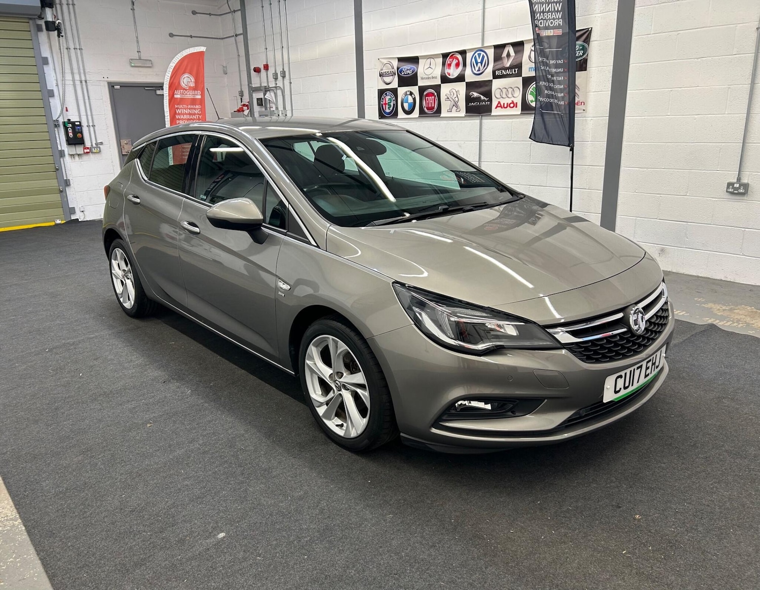Used Vauxhall Astra 2017 for sale - 78128158: Photo 1