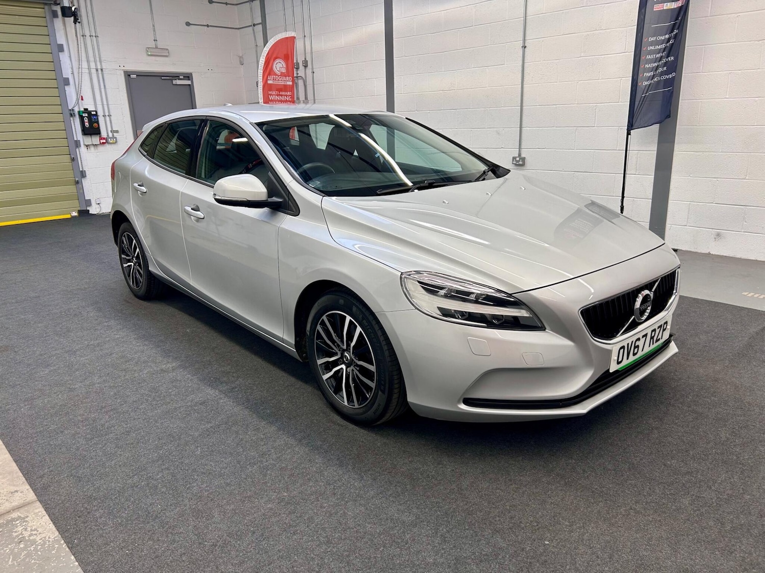 Used Volvo V40 2017 for sale - 76612916: Photo 1