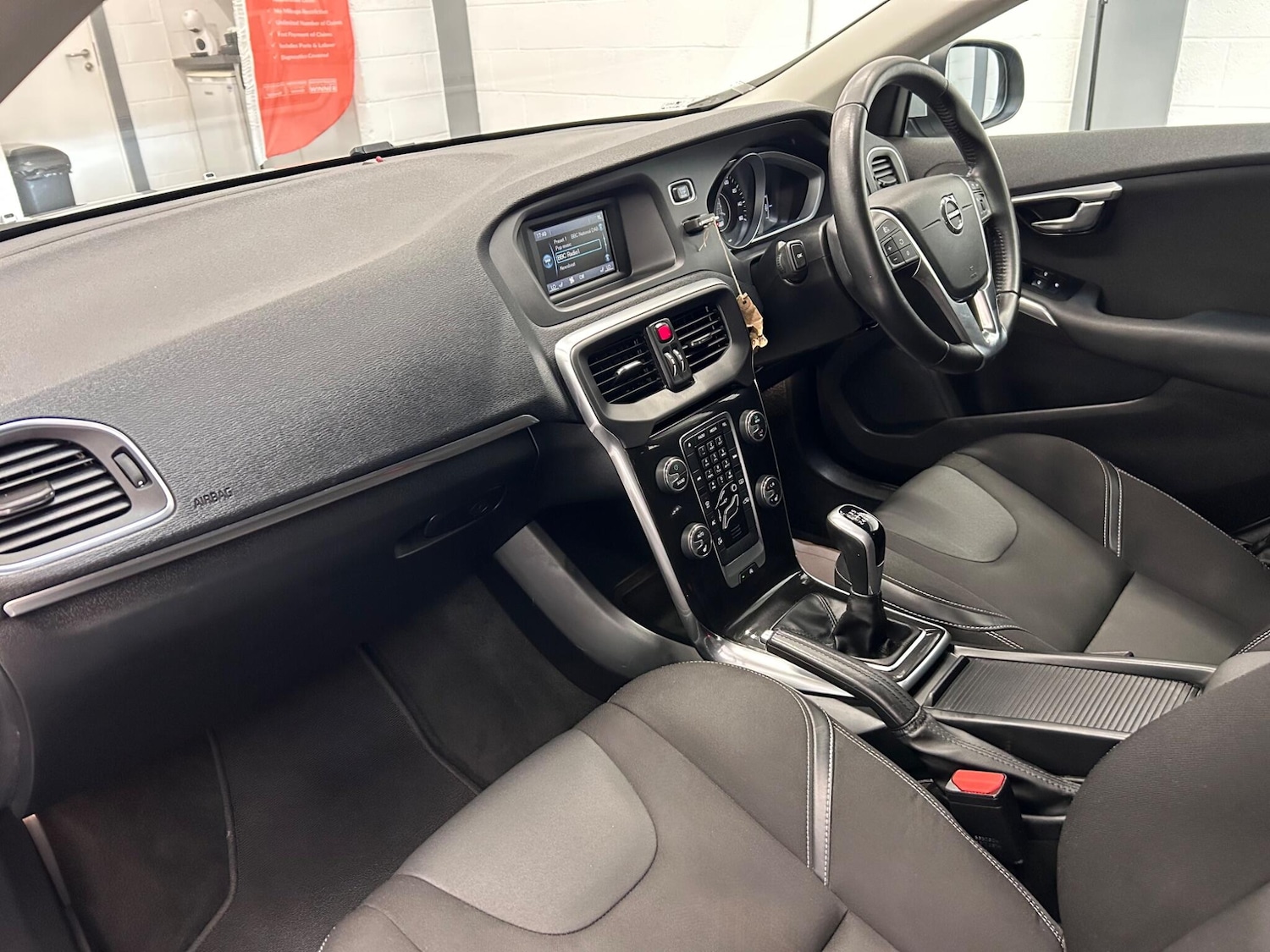 Used Volvo V40 2017 for sale - 76612916: Photo 14