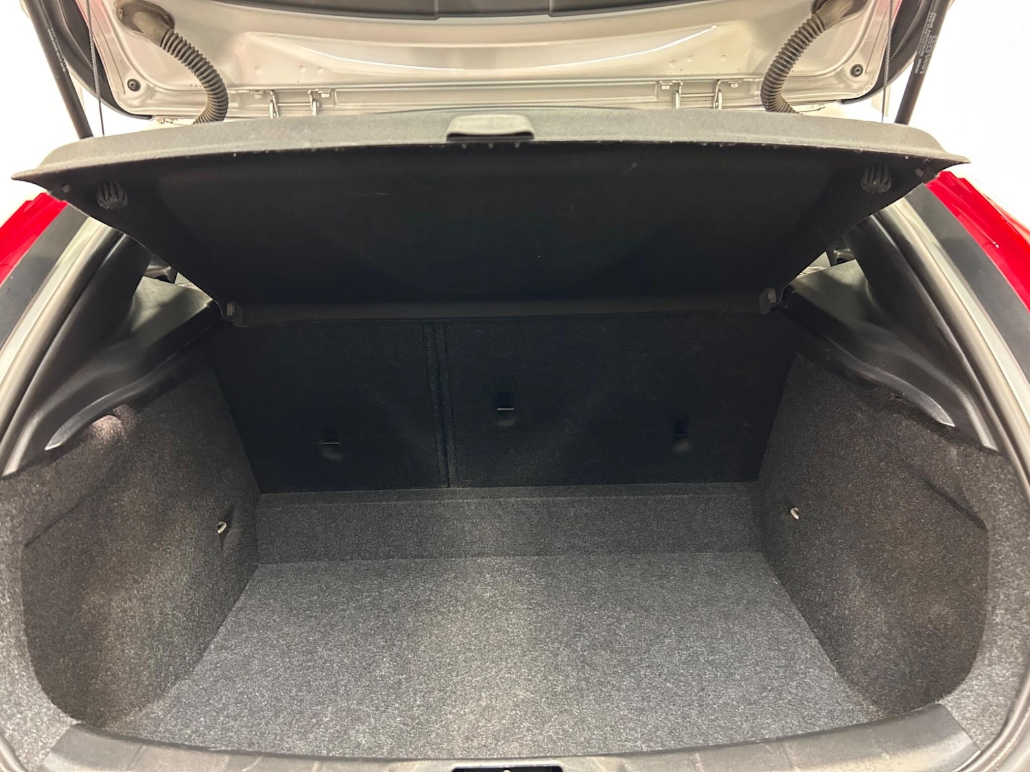 Used Volvo V40 2017 for sale - 76612916: Photo 15