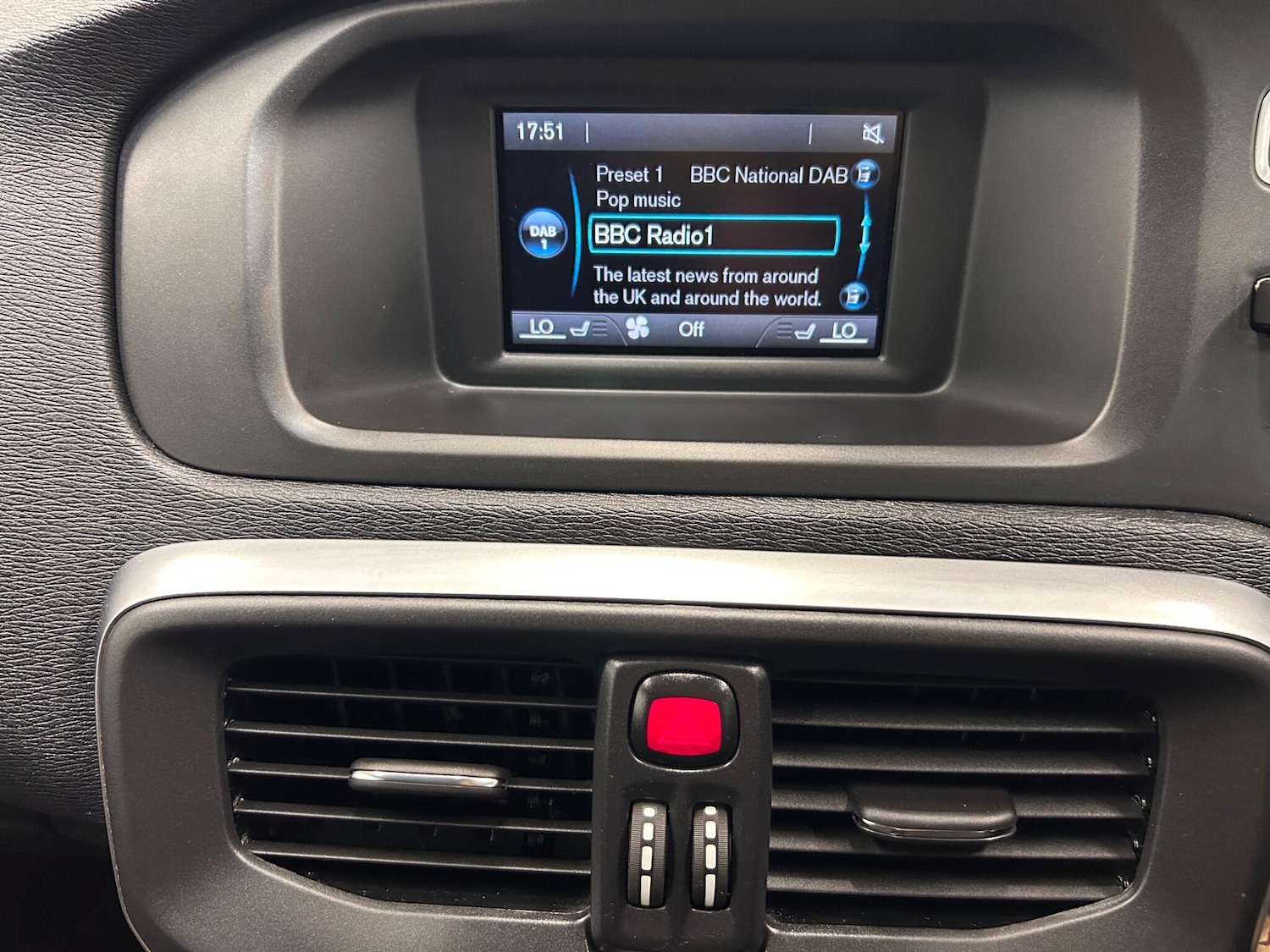 Used Volvo V40 2017 for sale - 76612916: Photo 28