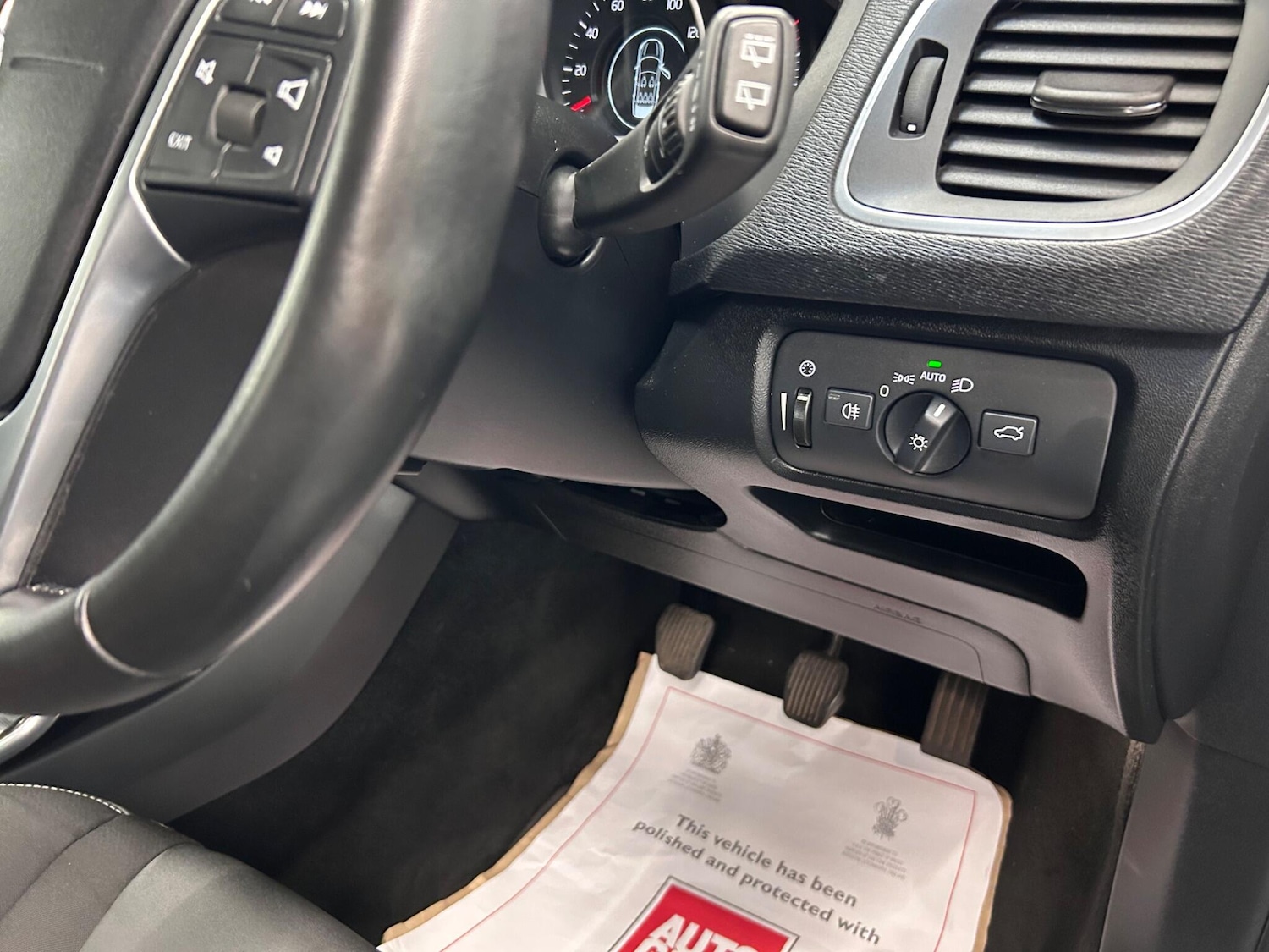 Used Volvo V40 2017 for sale - 76612916: Photo 29