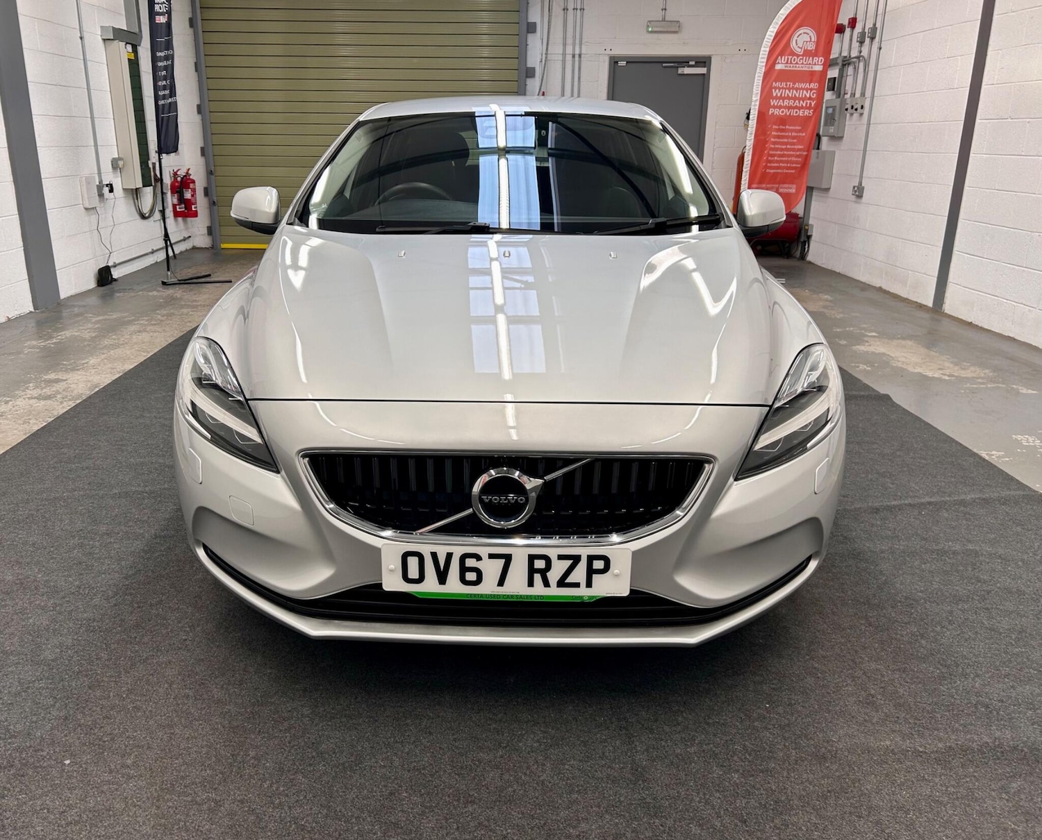 Used Volvo V40 2017 for sale - 76612916: Photo 3