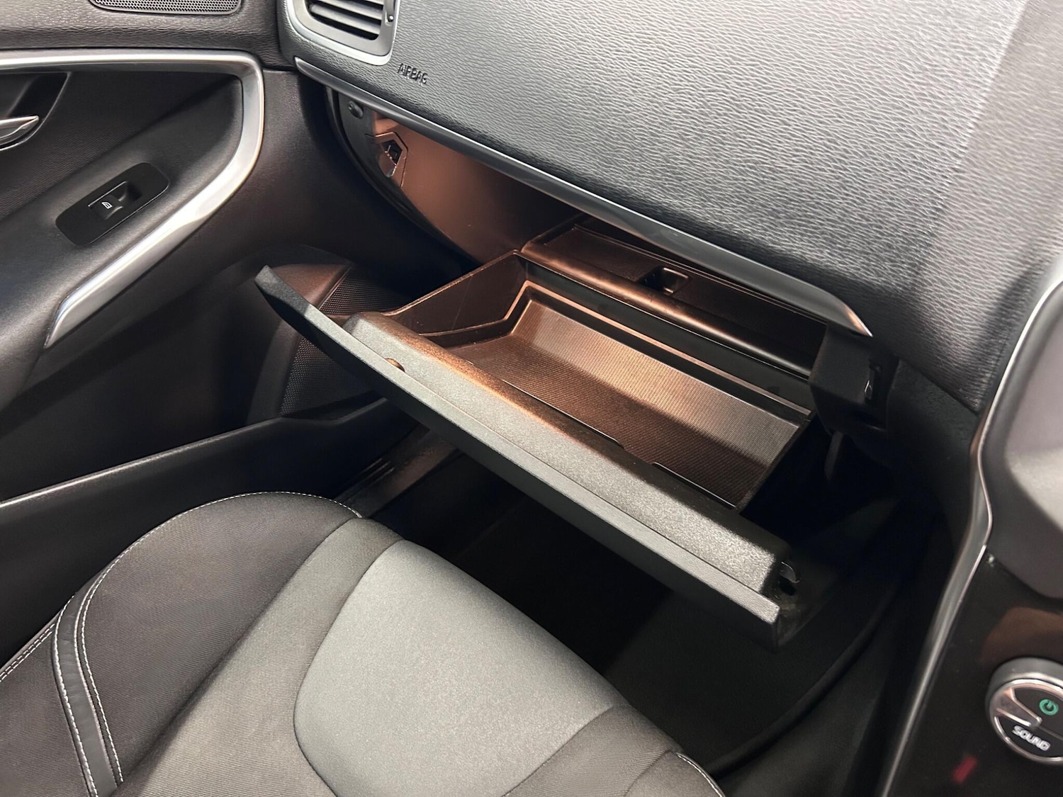 Used Volvo V40 2017 for sale - 76612916: Photo 33