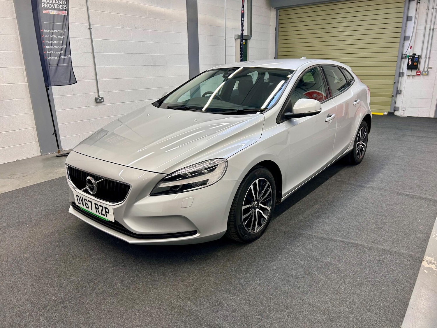 Used Volvo V40 2017 for sale - 76612916: Photo 4