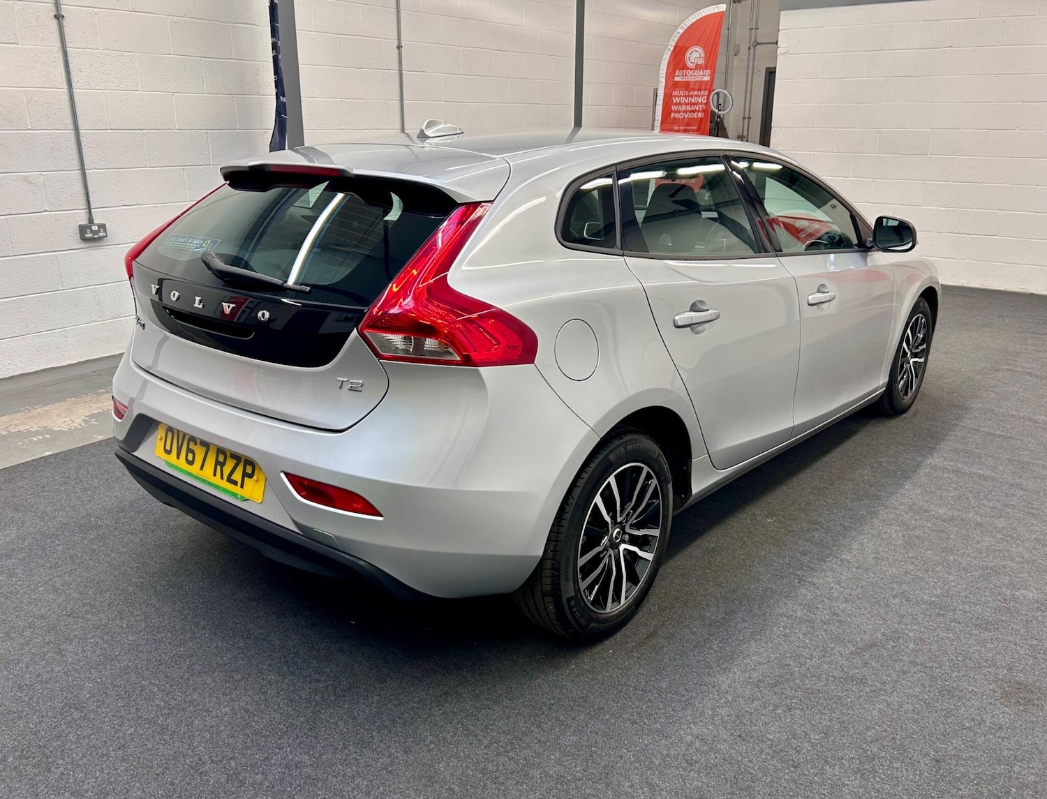 Used Volvo V40 2017 for sale - 76612916: Photo 7