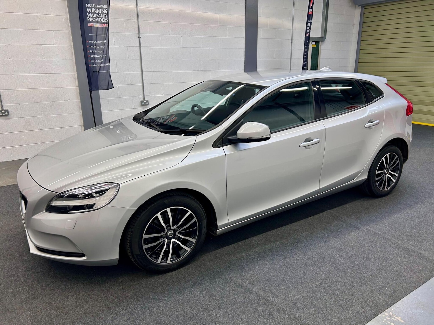 Used Volvo V40 2017 for sale - 76612916: Photo 9