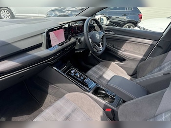 Used Volkswagen Golf 2023 for sale - 78131404: Photo